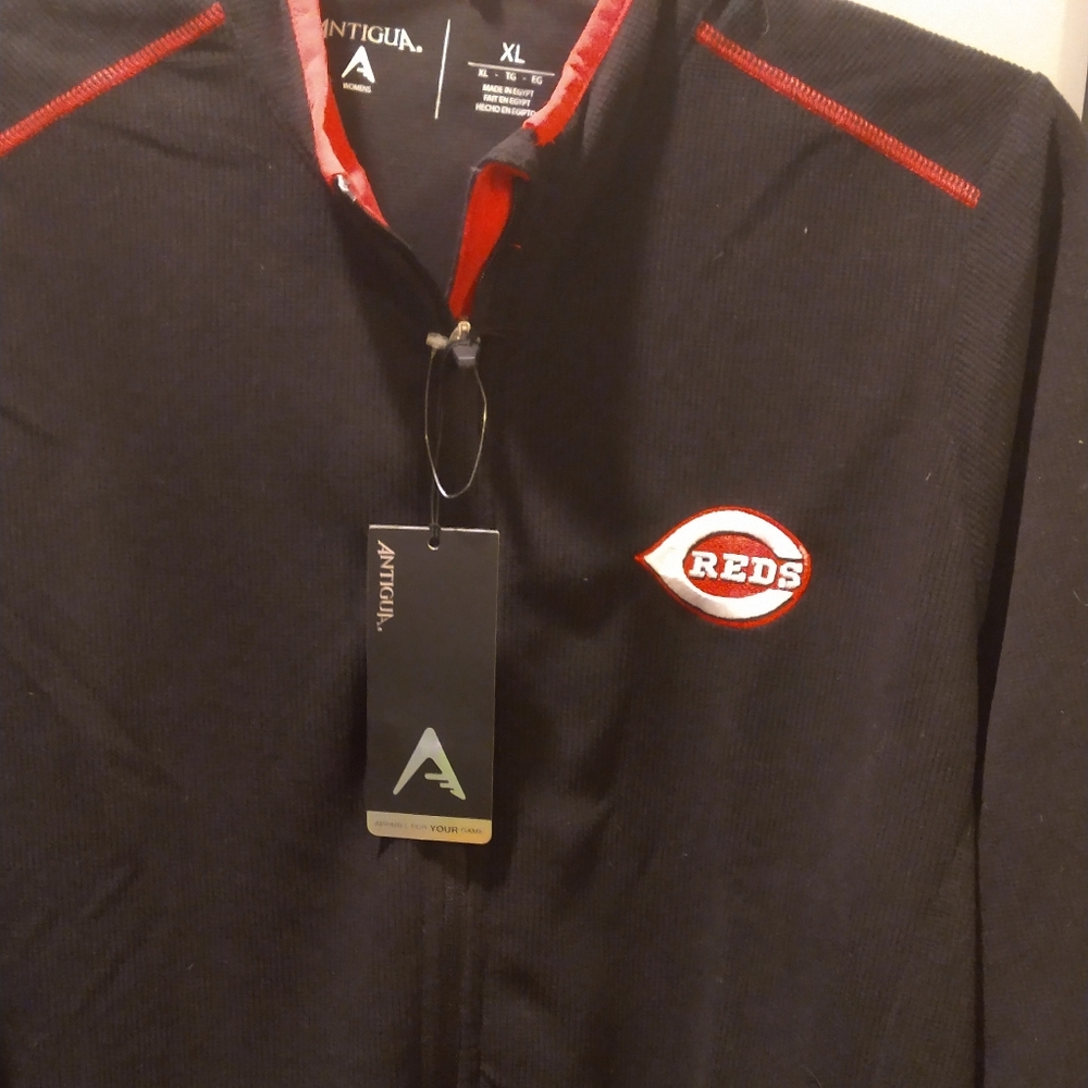 Reds Woman's Jacket XL New! ❤️Comes with a free gift Collectable Big Red New!'26